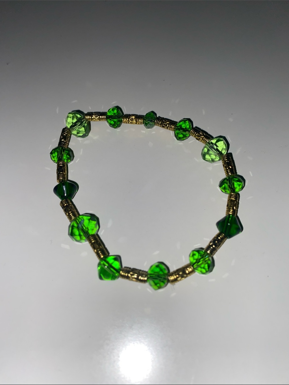 Green Beaded Gold Tone Delicate Stretch Bracelet